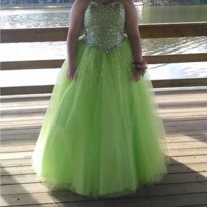 Prom dress only worn for a few hours